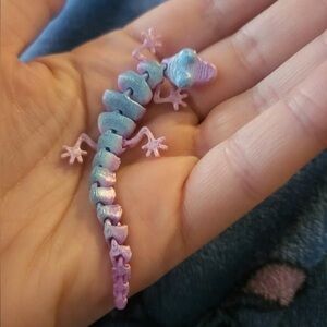 Tiny 3d printed gecko (fidget)